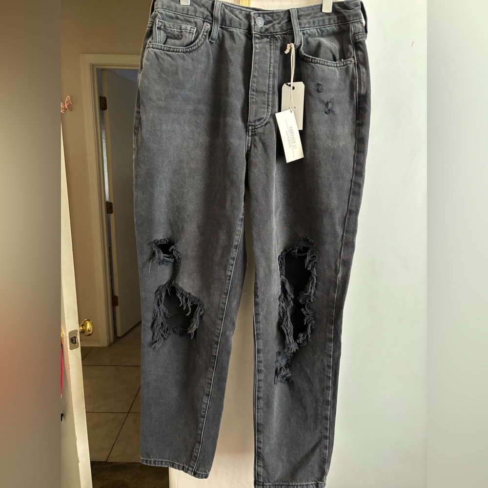NWT Forever 21 Distressed dark Gray mom Jeans, size 29